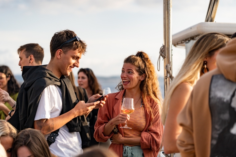 Sant Antoni: Schifffahrt bei Sonnenuntergang mit Live-Musik, Getränken und SnacksKreuzfahrt bei Sonnenuntergang mit Live-Musik, Getränken und Snacks
