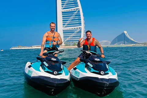 Dubai:moto acuática/visita la bella arquitectura del emirato desde el mar30 minutos