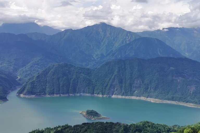 Chengdu Hiking in Yunhua Mountain Landscape & Secret Temple