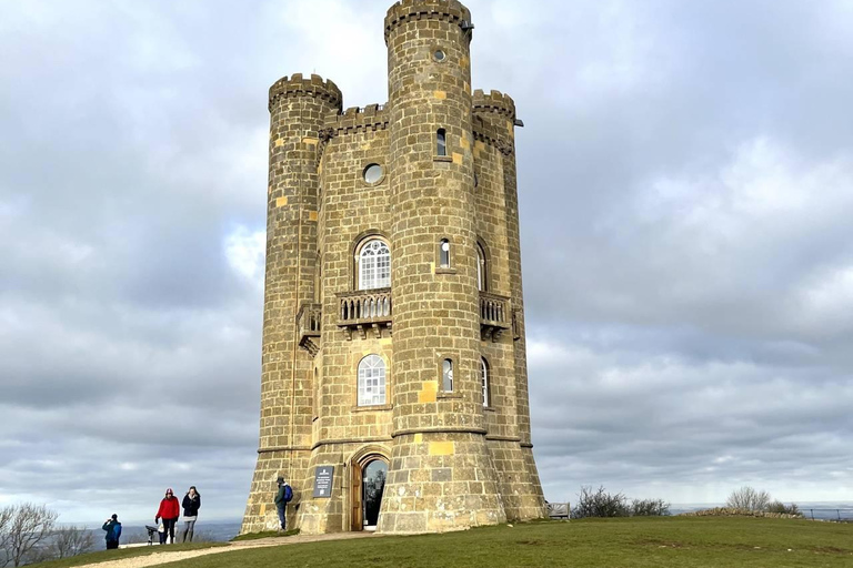 Londra: gita di gruppo nelle Cotswolds con Bourton-on-the-WaterLondra: gita in piccolo gruppo nelle Cotswolds con Bourton-on-the-Water