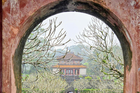 Hue boat trip: Perfume River cruise with customizable route Dragon Boat trip to/from Thien Mu