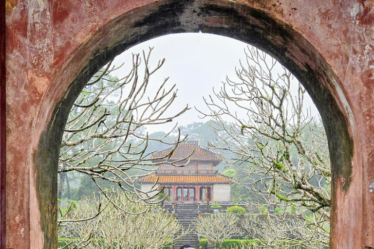 Hue boat trip: Perfume River cruise with customizable route Dragon Boat trip to/from Thien Mu