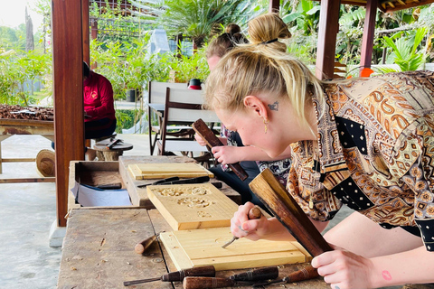 Hoi An: 3-godzinna lekcja rzeźbienia w drewnie z lokalnym artystą