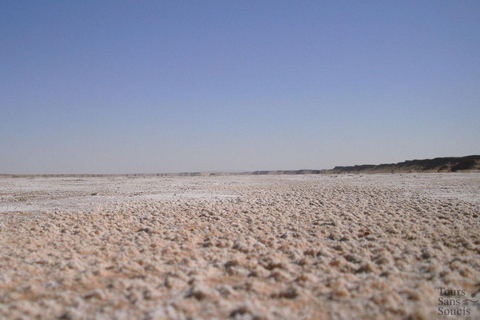 Djerba: Ksar Ghilane e barco pirata – 2 dias de aventura e descobertaDjerba: Ksar Ghilane e Barco Pirata – 2 dias de aventura e descoberta