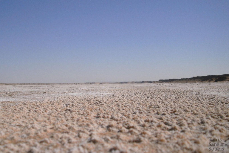 Djerba: Ksar Ghilane e barco pirata – 2 dias de aventura e descobertaDjerba: Ksar Ghilane e Barco Pirata – 2 dias de aventura e descoberta