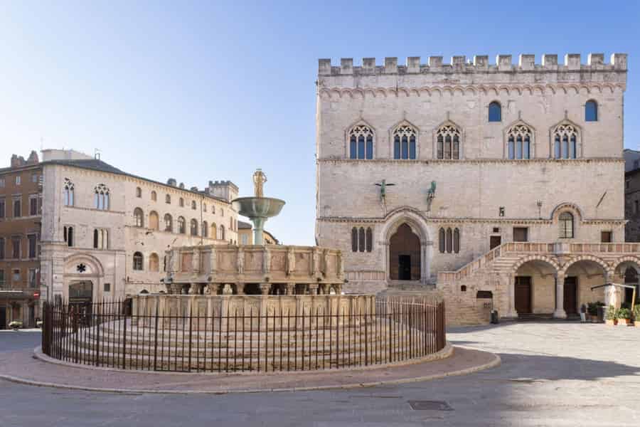 Wandeling door de oude binnenstad, Piazza IV Novembre