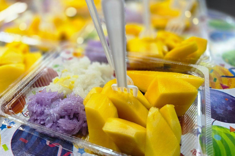 Bangkok: Street Food Tasting Tour at Night