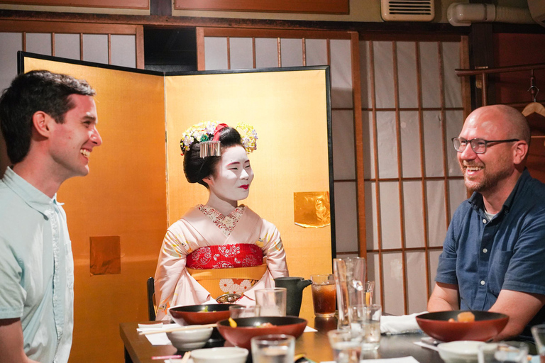 Abendessen mit Maiko in einem traditionellen Restaurant in Kyoto