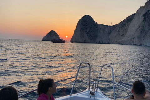 Zante: Crucero privado al atardecer por el sur de la isla