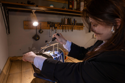 Atelier pratique de forgeage de couteaux géorgiens à MukhraniAtelier pratique de forgeage de couteaux géorgiens à Moukhrani