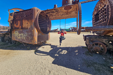 Uyuni: 3-Day Salt Flats, Lagoons, and Geysers Tour ENGLISH-SPEAKING GUIDE