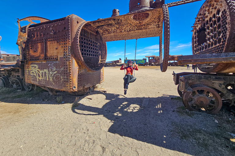 Uyuni: 3-Day Salt Flats, Lagoons, and Geysers Tour ENGLISH-SPEAKING GUIDE