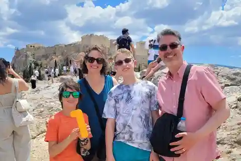 Athens: Family Mythology Treasure Hunt w Food Stops