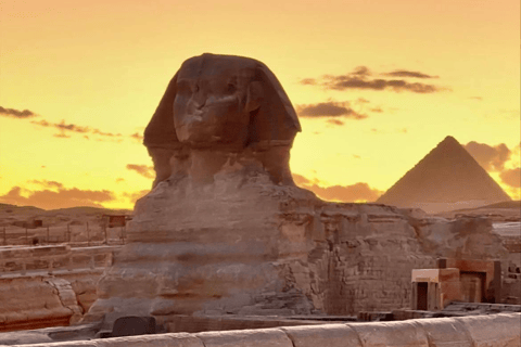 Pyramides, Sakkara et Memphis - Visite privée avec déjeunerVisite privée avec guide, transfert et déjeuner, à l&#039;exclusion des droits d&#039;entrée.