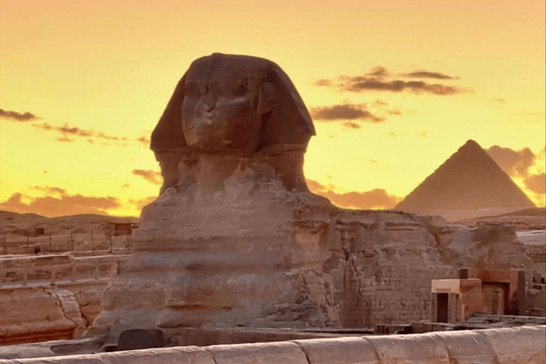 Pyramides, Sakkara et Memphis - Visite privée avec déjeunerVisite privée avec guide, transfert et déjeuner, à l&#039;exclusion des droits d&#039;entrée.