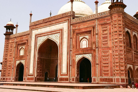 Delhi: Golden Triangle Tour with Ayurvedic Massages