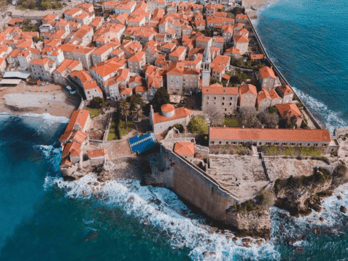De Tirana: Viagem de 1 dia a Budva e Kotor com serviço de busca no hotel