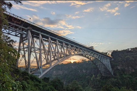 Victoria Falls Sunrise Guided Tour & Local Market Experience Victoria Falls: Sunrise Guided Tour with Souvenir Market