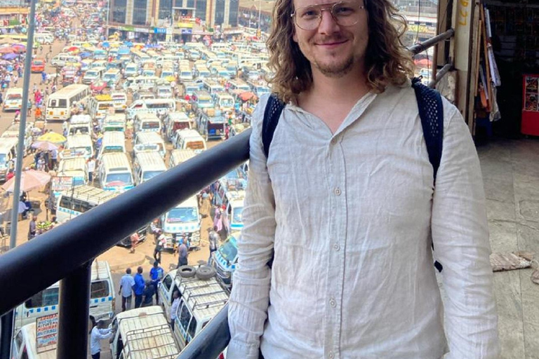 Kampala: Guided Walking Tour with Local Food Buffet