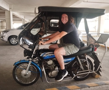 Manila: Street Food tour & Local Jeepney, Tricyle Ride