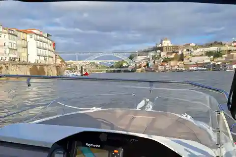Six bridges private boat cruise in Porto