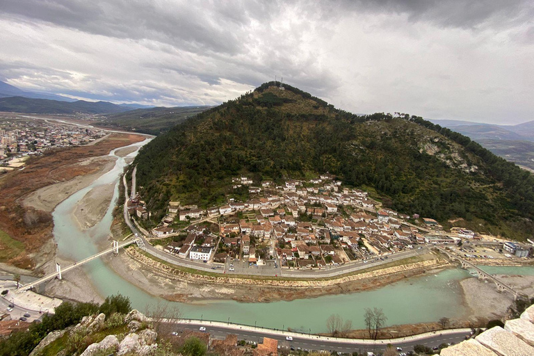 De Berat: Montanha Tomorri e Cachoeira Bogova