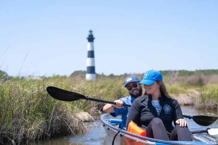 Outer Banks: Bodie Island Kajaktour mit durchsichtigem Kajak. Foto: GetYourGuide Outer Banks: Bodie Island Kajaktour mit durchsichtigem Kajak. Foto: GetYourGuide