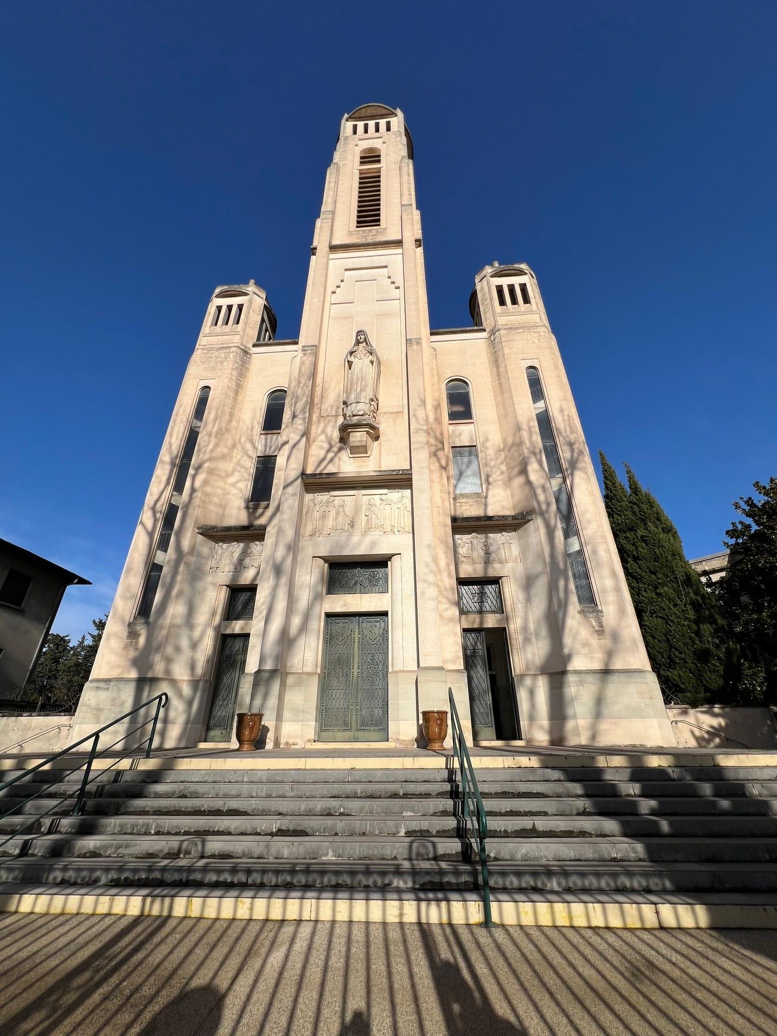 Montpellier: Geführte Tour zu ungewöhnlichen Orten mit dem Elektrofahrrad
