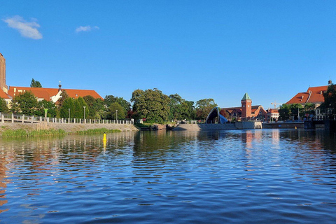 Wroclaw: Sunset Catamaran Cruise with Drink and Music