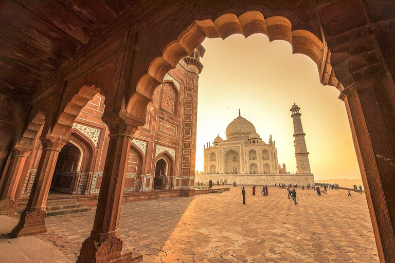 Da Delhi: Escursione privata di un giorno al Taj Mahal e al Forte di AgraAuto AC, guida turistica, biglietti per il monumento e pasti