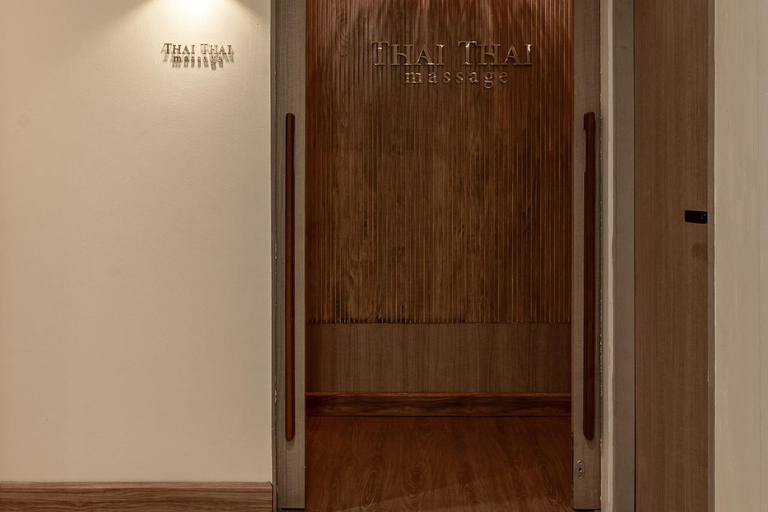 Bangkok: ThaiThai Massage near BTS Asok (Sukhumvit 25) Coconut Aromatherapy Oil Massage (90 Min)