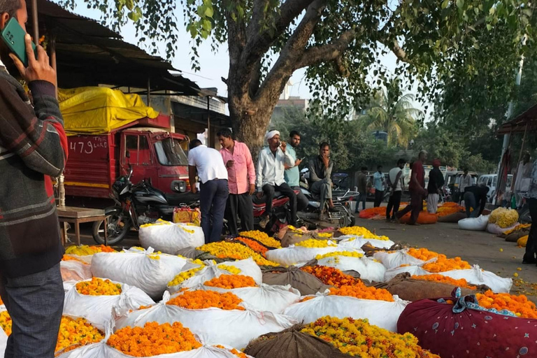 Från Jaipur : Morgonsoluppgång med Jaipur Flower Market TourTur med bil och förare med guide och entrébiljetter till monument