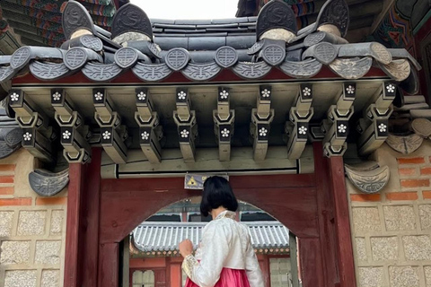 Seúl esencial: Hanbok, Hanok y Fideos hechos a manoVisita histórica de Seúl - tour de 1/2 día