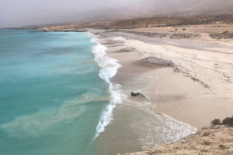 Ganztagestour nach Wadi Shab-Fins Beach-Sinkhole- Private Tour