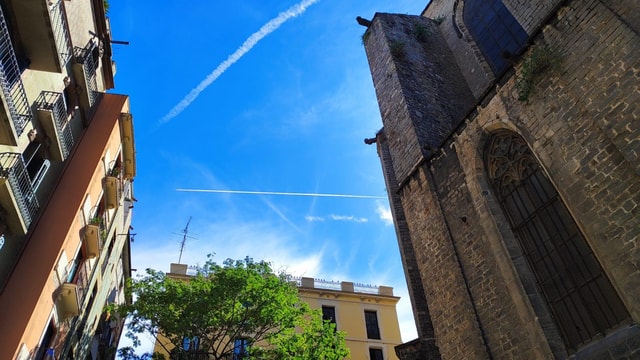 Barcelona Uncovered: A Unique Walking Adventure