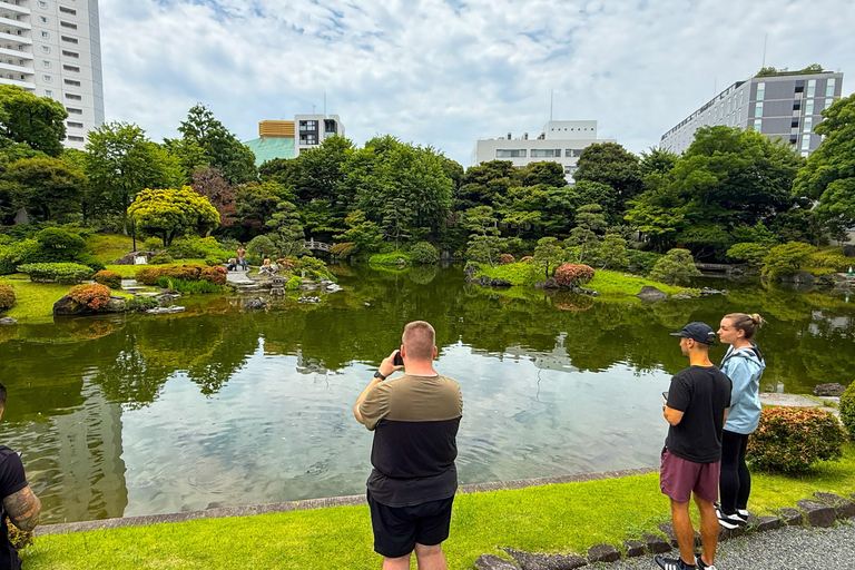 Tokyo: Sumo Morning Practice with journalists. Not fake show