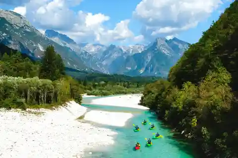 Bovec: Icónica excursión en kayak sentado en el río Soča +FotoGRATIS