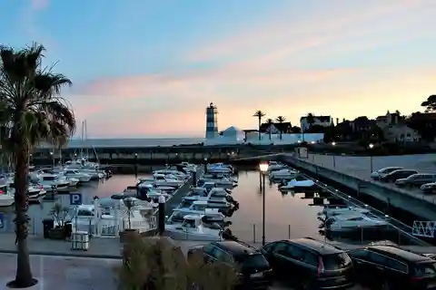 Cascais: Walking Tour Through Town Center