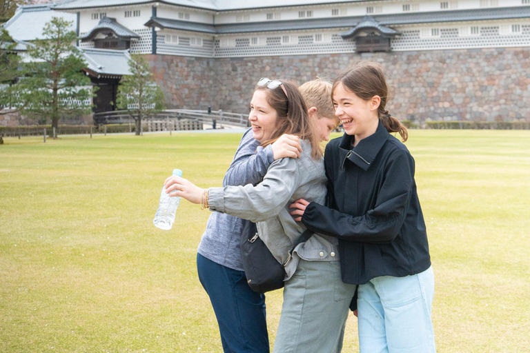 [Deer & Samurai History] Nara Guided Walking Tour+Photoshoot 3 Hours Walking Tour + Photo Service (small-group max. 6)