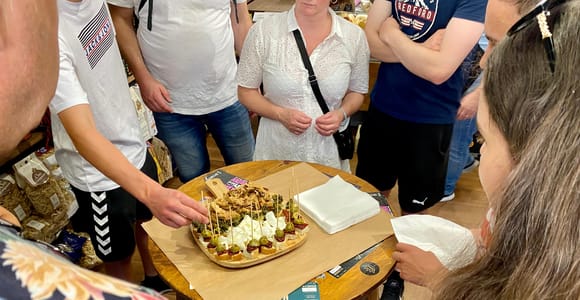 Naples: Street Food and Guided Sightseeing Walking Tour