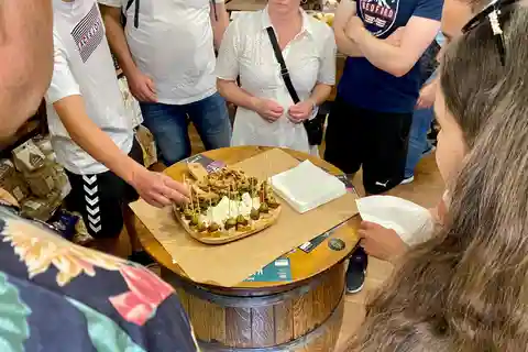 Neapol: Uliczne jedzenie, fakty i krajoznawcza wycieczka piesza