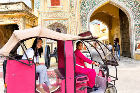 Jaipur Private City Tour with a Women-Driven E-Rickshaw Ride