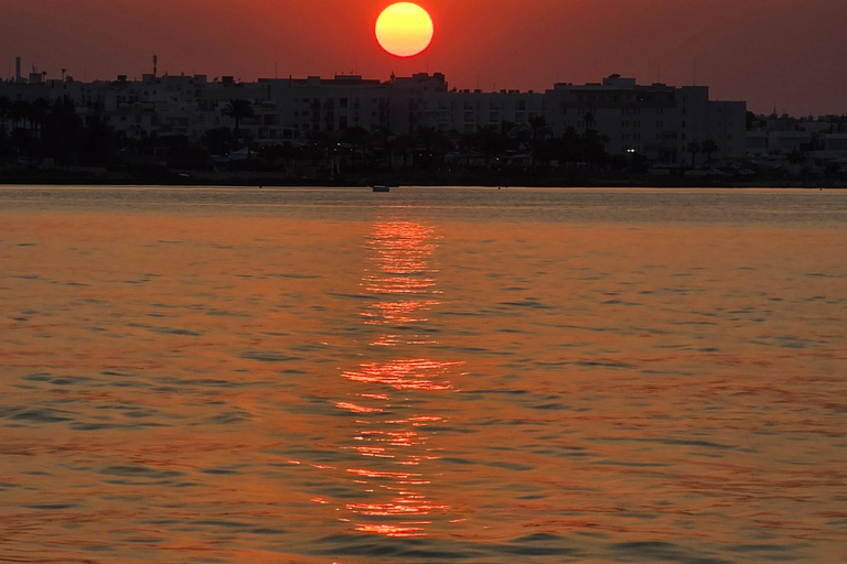 Ausflug zum Sonnenuntergang mit Badestopp an der Blauen Lagune und der Schildkrötenbucht.Sonnenuntergangstour am Samstag und Freitag um 17:00 Uhr