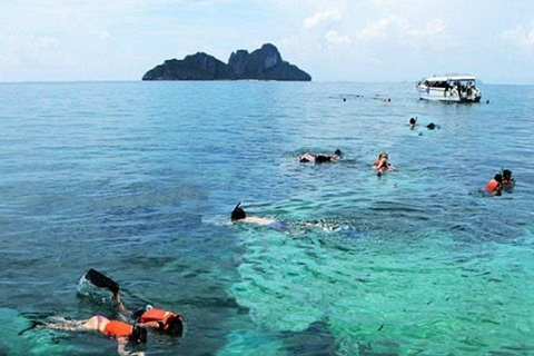 Phi Phi Island Övernattningspaket 2dagar,1natt och aktiviteter