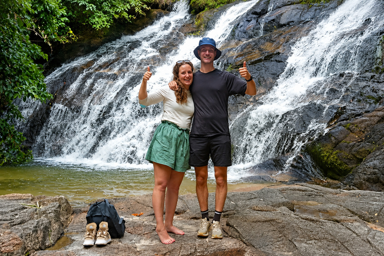 Chiang Mai: Bamboo Rafting, Waterfall & Temple Tour