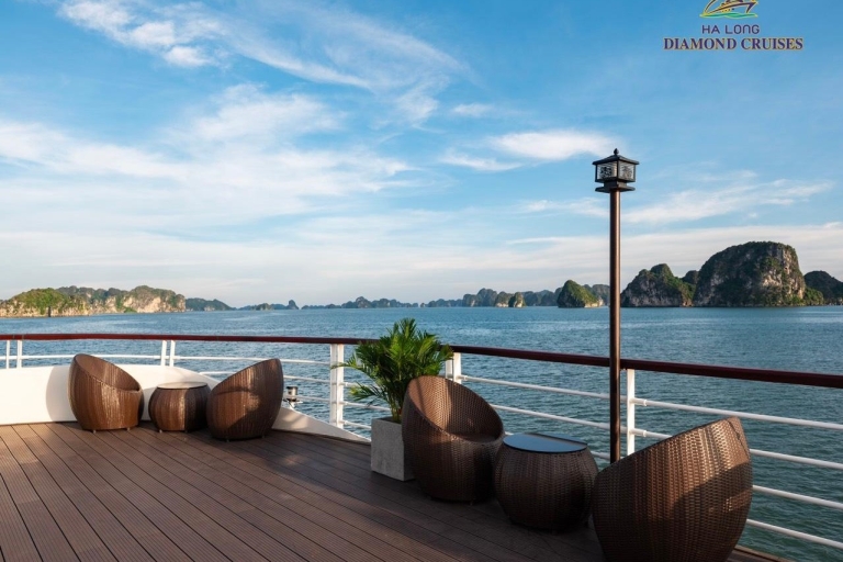 Dagexcursie met Diamond Halong 5 sterren cruise per limousineHalong cruise van een hele dag vanuit Hanoi met limousine