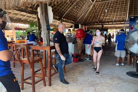 Catamarán Cruise to Isla Mujeres & Buffet Lunch