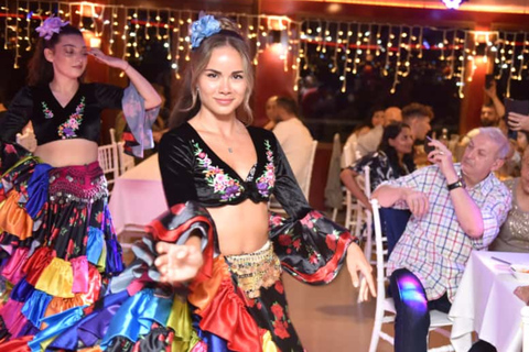 Istanbul: oudejaarsavond rondvaart &amp; diner op Bosporus2026Privétafel met diner en drankjes - trefpunt