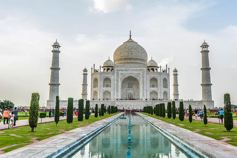 Da Ahmedabad: tour del Taj Mahal e del forte di Agra con voloTour con volo