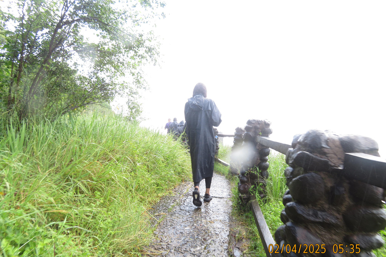 Victoria Falls: Guided Tour with Hotel Pickup